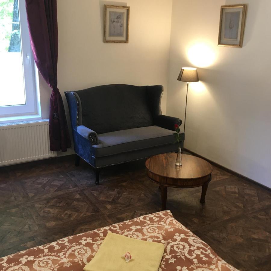 Hotel Bynovecky Zamecek Extérieur photo