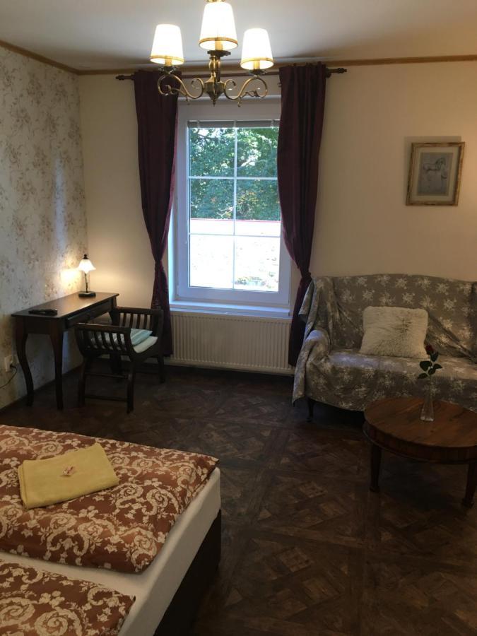 Hotel Bynovecky Zamecek Extérieur photo