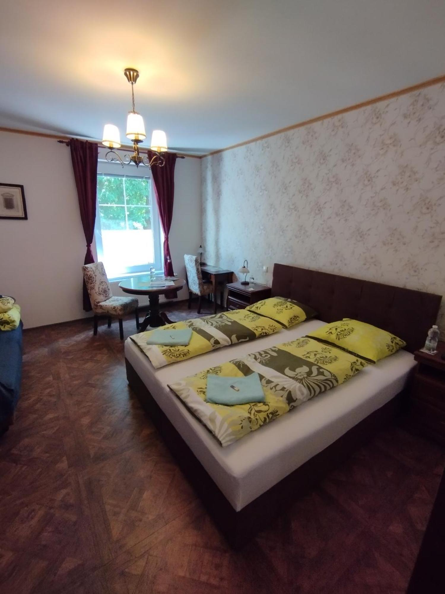 Hotel Bynovecky Zamecek Extérieur photo
