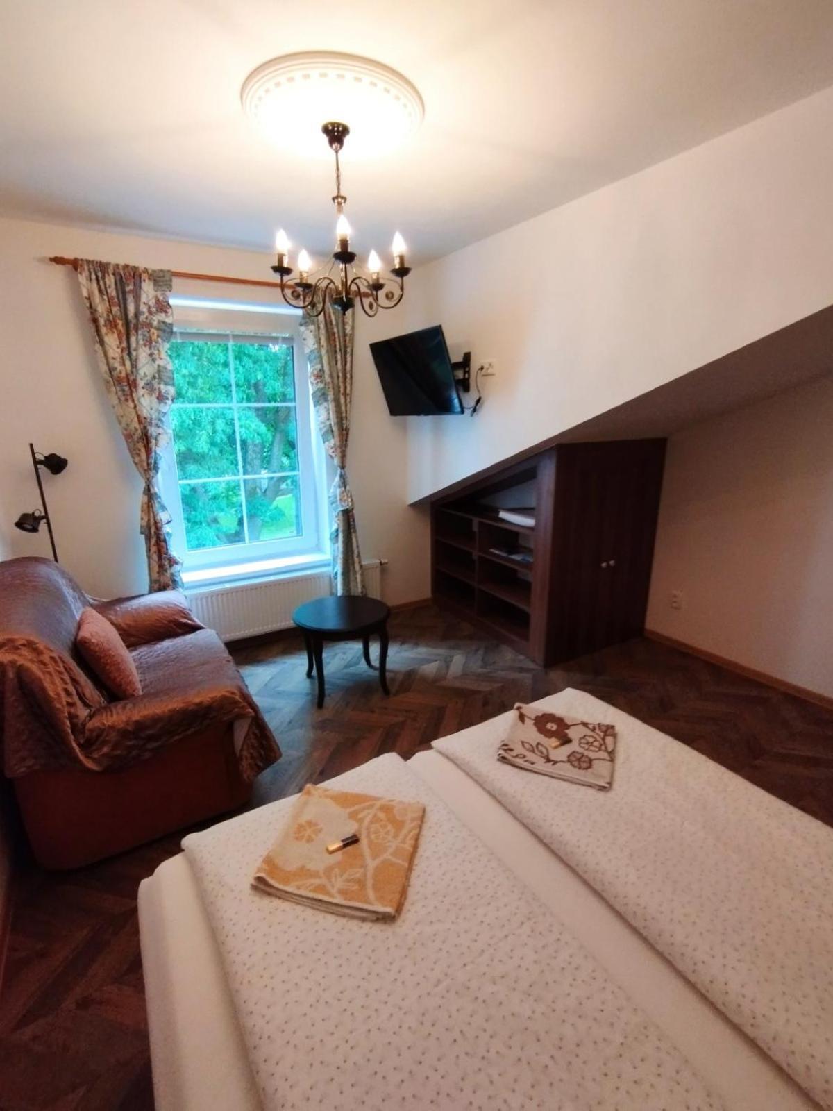 Hotel Bynovecky Zamecek Extérieur photo