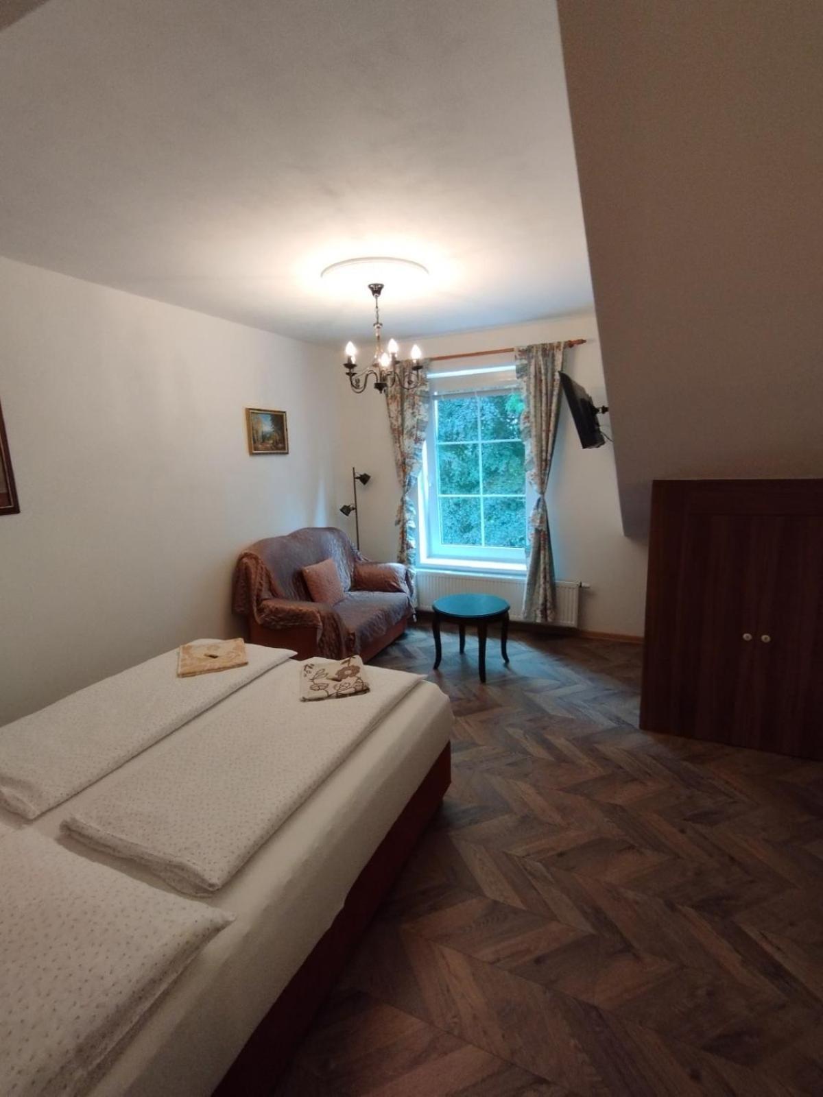 Hotel Bynovecky Zamecek Extérieur photo