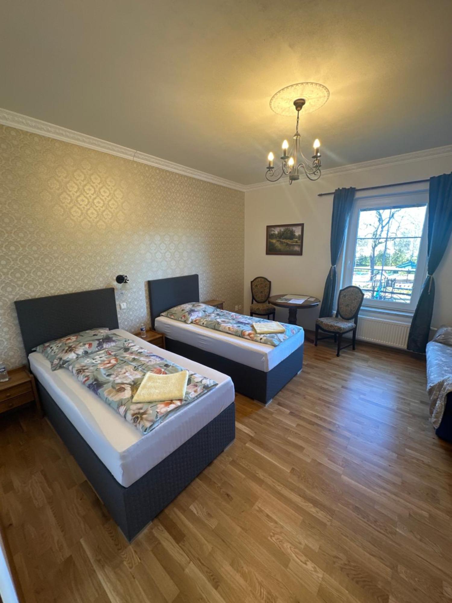 Hotel Bynovecky Zamecek Extérieur photo