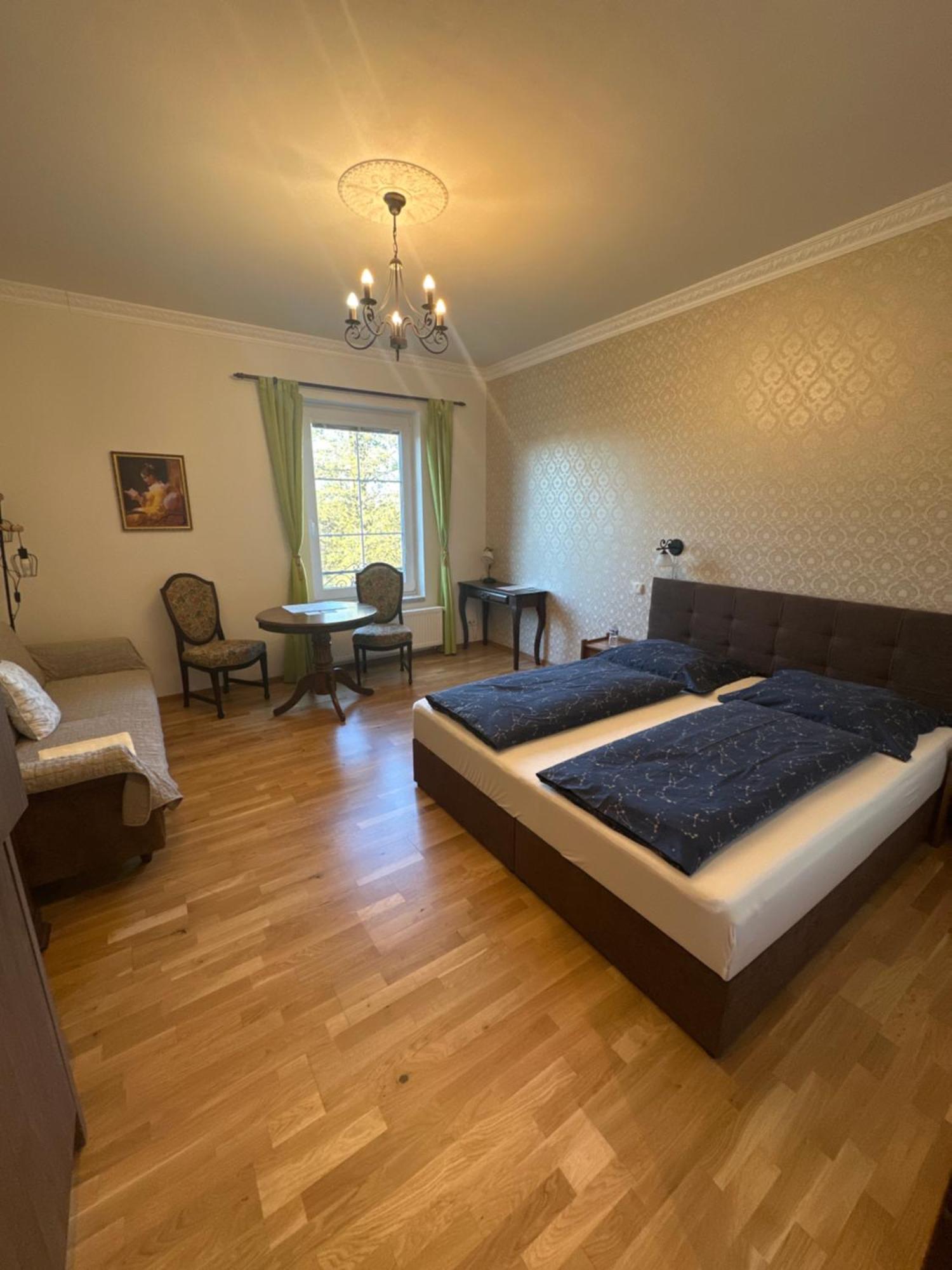Hotel Bynovecky Zamecek Extérieur photo