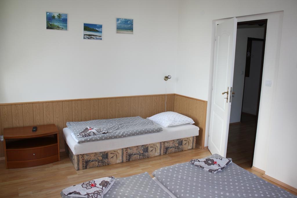 Hotel Bynovecky Zamecek Extérieur photo