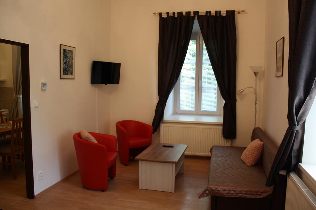 Hotel Bynovecky Zamecek Extérieur photo