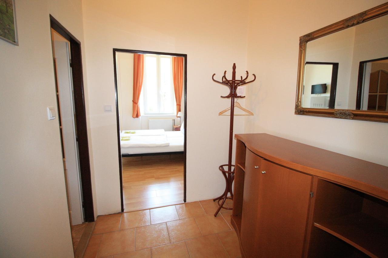 Hotel Bynovecky Zamecek Extérieur photo
