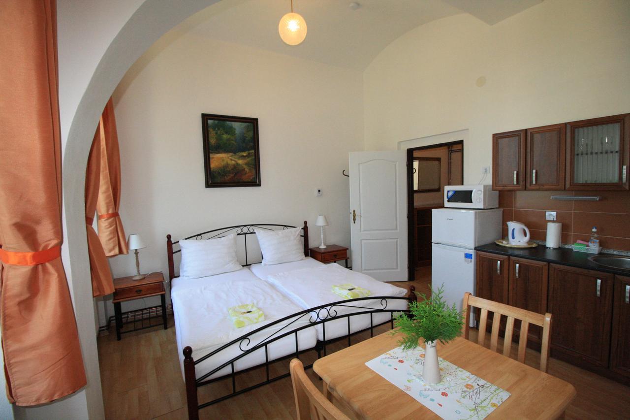 Hotel Bynovecky Zamecek Extérieur photo