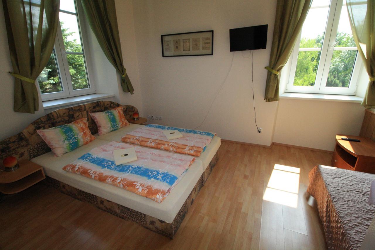 Hotel Bynovecky Zamecek Extérieur photo