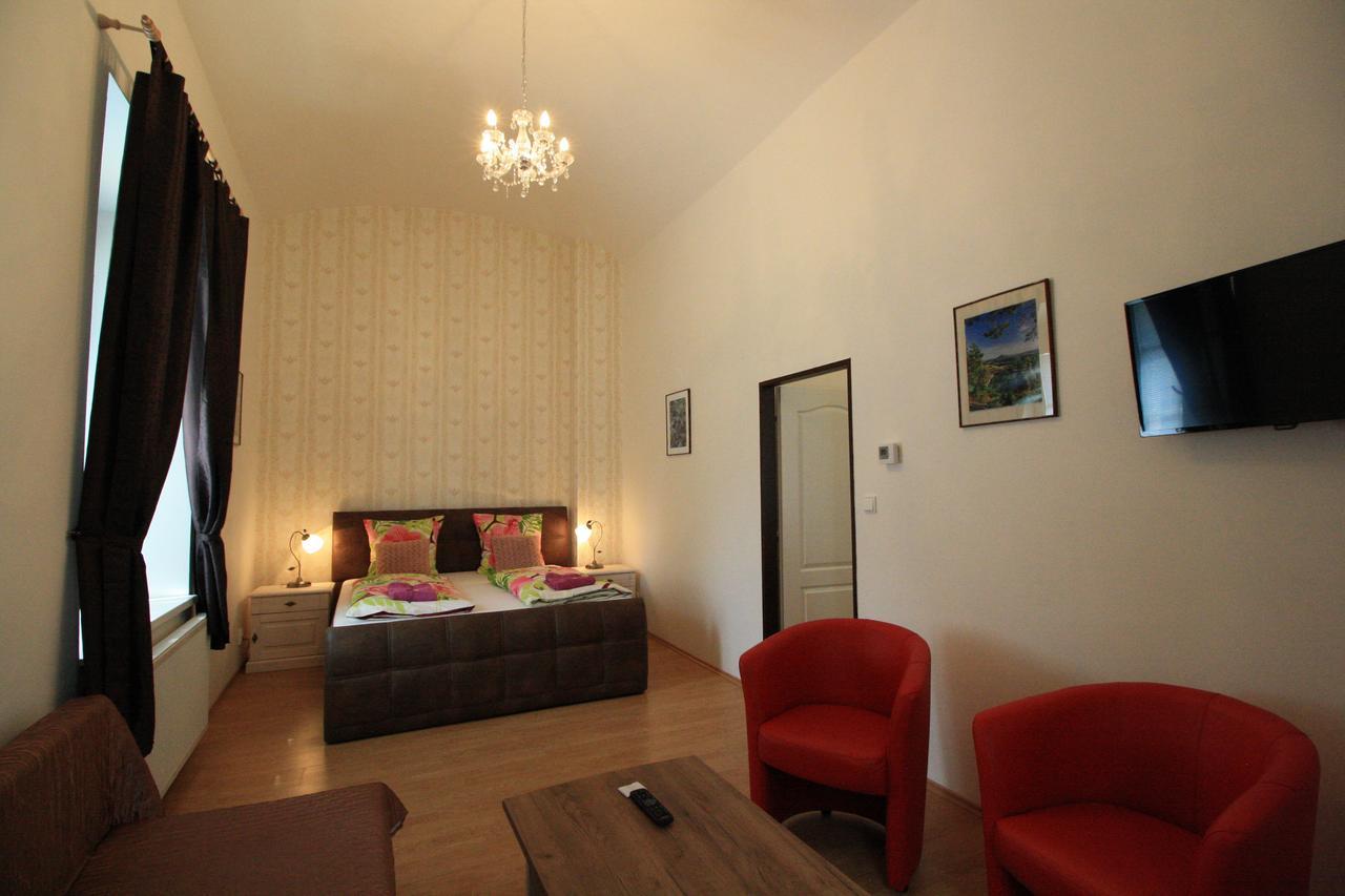 Hotel Bynovecky Zamecek Extérieur photo