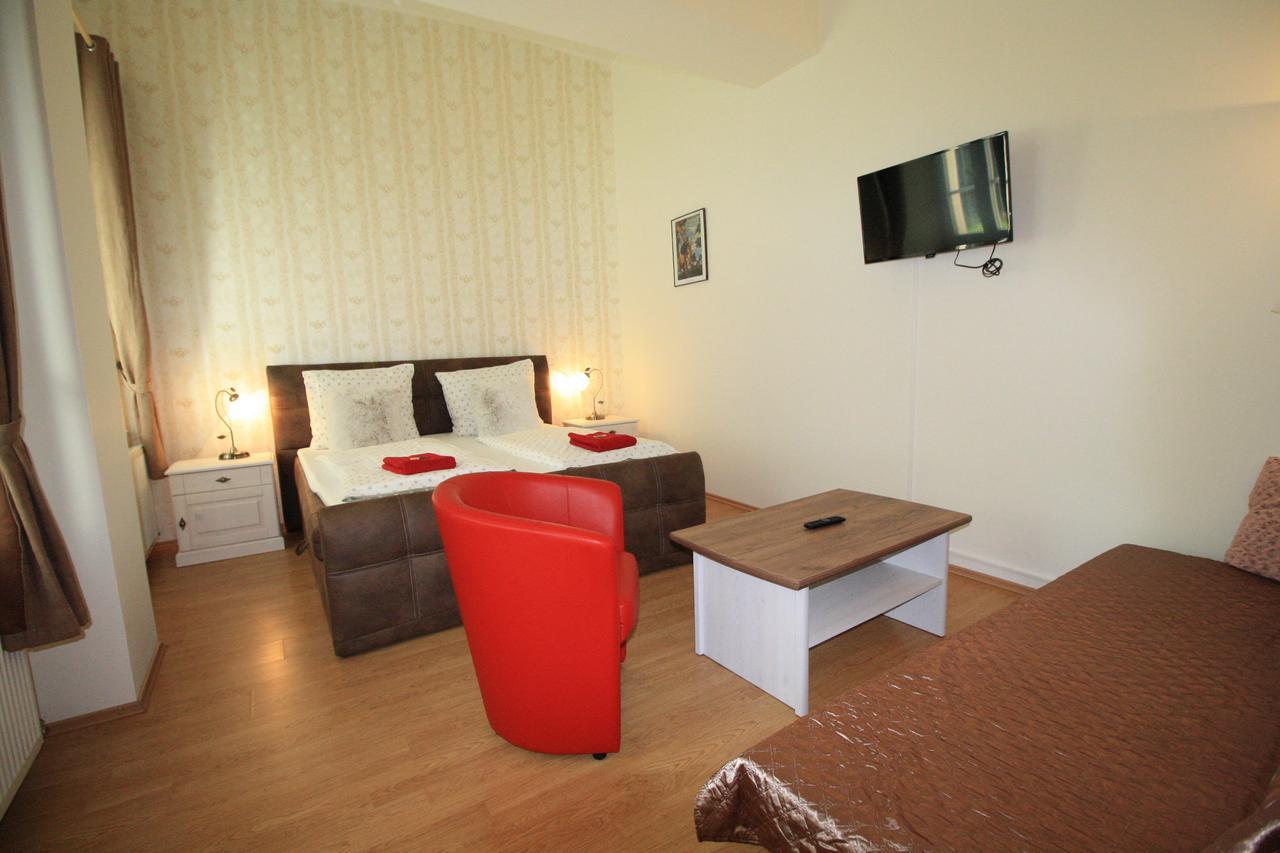 Hotel Bynovecky Zamecek Extérieur photo